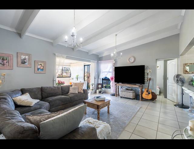 3 BEDROOM HOUSE FOR SALE IN ISLAND VIEW